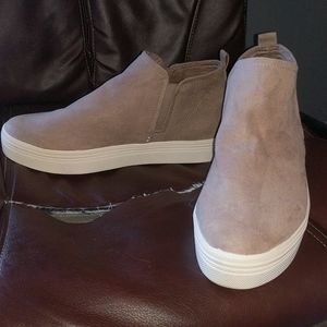 Platform slip on sneakers